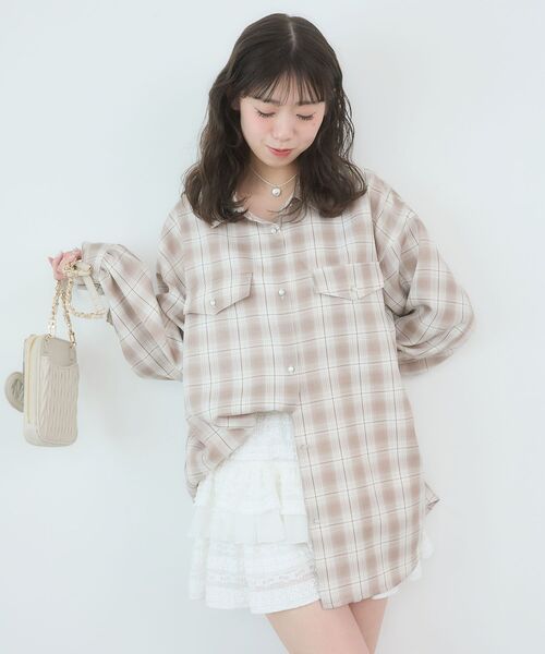 MAJESTIC LEGON(マジェスティックレゴン)の「バックスリットオーバーサイズシャツ(シャツ/ブラウス・レディース・グレー系その他/ホワイト系その他2/ベージュ系その他2・MEDIUM)」の11枚目の写真