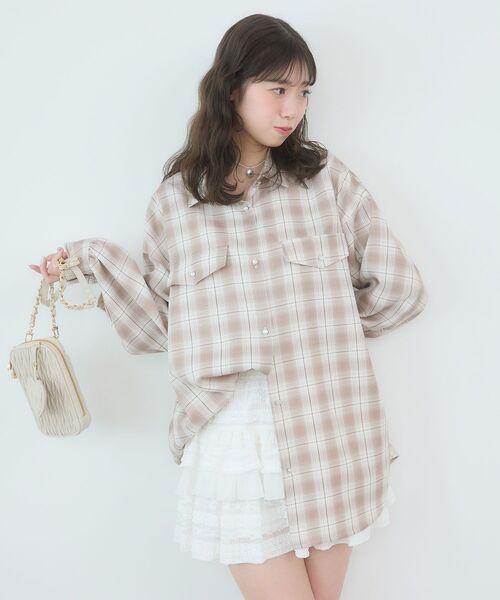 MAJESTIC LEGON(マジェスティックレゴン)の「バックスリットオーバーサイズシャツ(シャツ/ブラウス・レディース・グレー系その他/ホワイト系その他2/ベージュ系その他2・MEDIUM)」の12枚目の写真