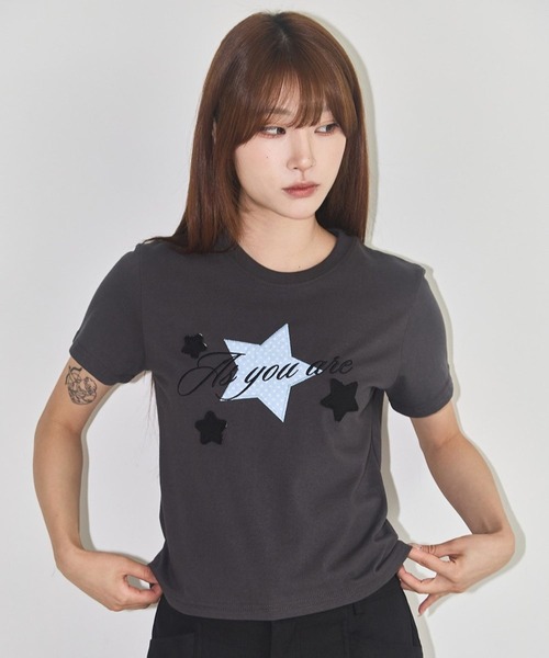 as you are(アズユーアー)の「ASUR/スターパッチクロップTシャツ(Tシャツ/カットソー・レディース・チャコールグレー/ホワイト/ブラック・FREE)」の5枚目の写真