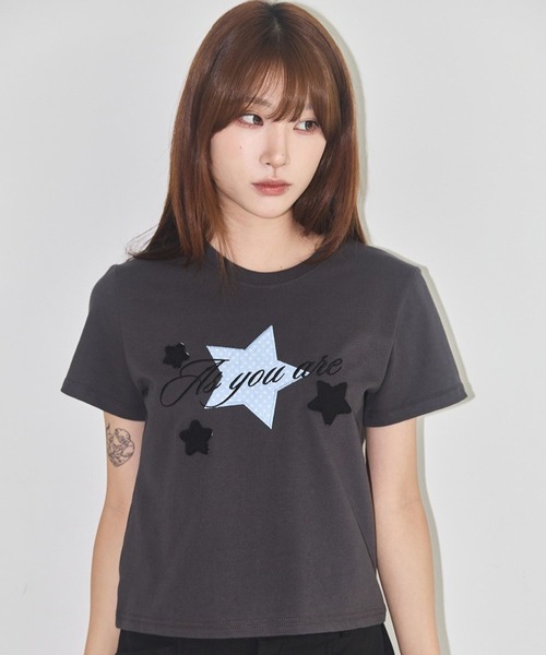 as you are(アズユーアー)の「ASUR/スターパッチクロップTシャツ(Tシャツ/カットソー・レディース・チャコールグレー/ホワイト/ブラック・FREE)」の6枚目の写真