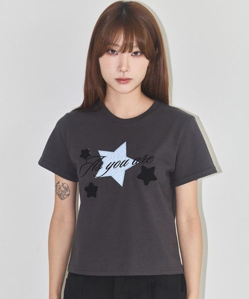 as you are(アズユーアー)の「ASUR/スターパッチクロップTシャツ(Tシャツ/カットソー・レディース・チャコールグレー/ホワイト/ブラック・FREE)」の7枚目の写真