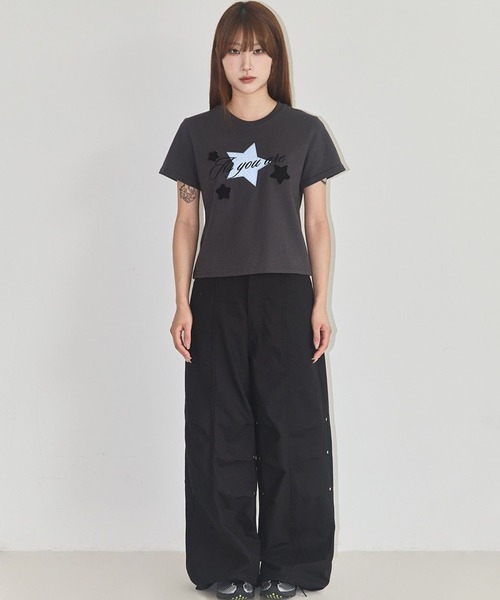 as you are(アズユーアー)の「ASUR/スターパッチクロップTシャツ(Tシャツ/カットソー・レディース・チャコールグレー/ホワイト/ブラック・FREE)」の8枚目の写真