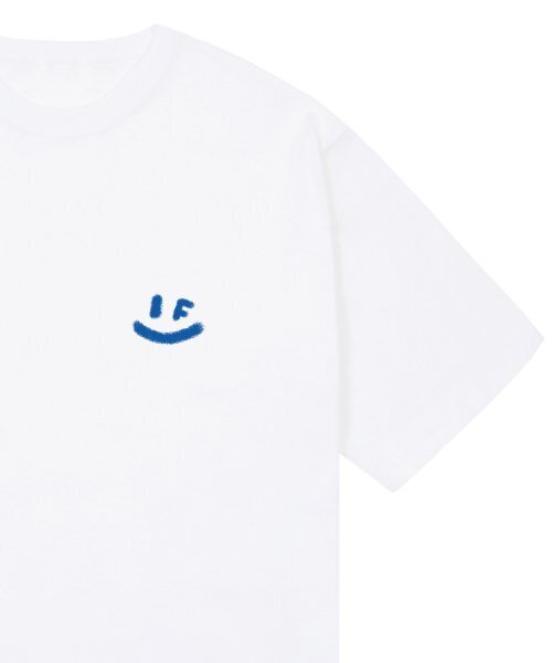 GRAVER（グレーバー）の「[ユニセックス]スプレースモールドローイングスマイル半袖Tシャツ_ホワイト/ブルーロゴ（Tシャツ/カットソー・レディース・ホワイト・LARGE/MEDIUM/SMALL/X-LARGE）」の4枚目の写真