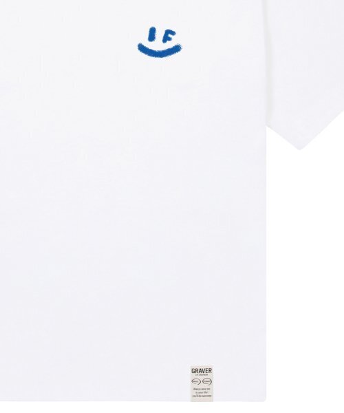 GRAVER（グレーバー）の「[ユニセックス]スプレースモールドローイングスマイル半袖Tシャツ_ホワイト/ブルーロゴ（Tシャツ/カットソー・レディース・ホワイト・LARGE/MEDIUM/SMALL/X-LARGE）」の5枚目の写真