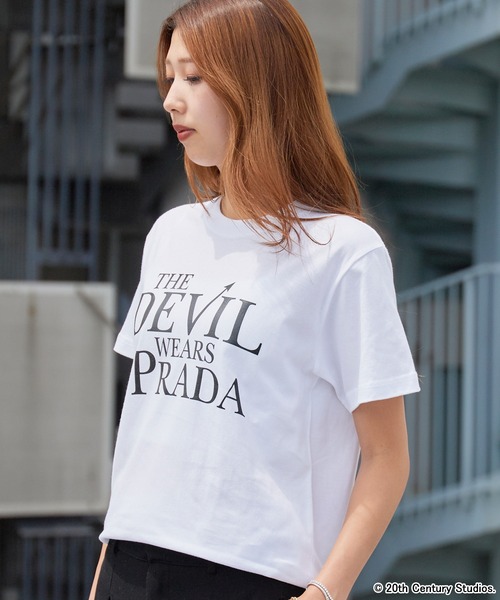 GOOD ROCK SPEED(グッドロックスピード)の「GOOD ROCK SPEED/グッドロックスピード / The Devil Wears Prada / Logo Print T-Shirt / プラダを着た悪魔 / クルーネック 半袖Tシャツ メンズ ユニセックス 秋 秋服 2026年秋冬(Tシャツ/カットソー・メンズ・ホワイト・XL/L/M/S)」の4枚目の写真