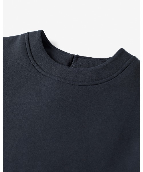 DoCLASSE( ドゥクラッセ)の「ライトダンボールニット・パフ袖プルオーバー(Tシャツ/カットソー・レディース・ライトグレー/ブラック/ダークネイビー・3L/L/M/LL)」の9枚目の写真