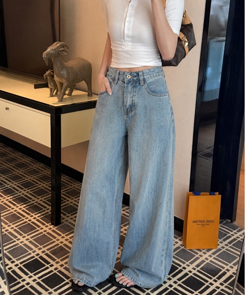 LUCPY(ラクピー)の「ハイウエストルーズワイドデニムパンツ(デニムパンツ・レディース・ブルー・LARGE/MEDIUM/SMALL/X-SMALL)」の1枚目の写真