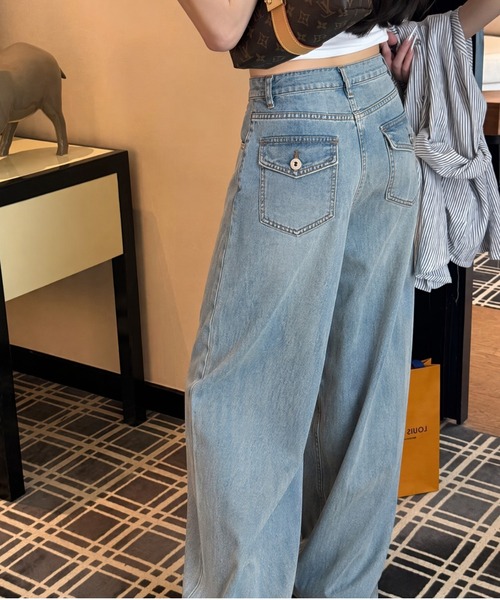 LUCPY(ラクピー)の「ハイウエストルーズワイドデニムパンツ(デニムパンツ・レディース・ブルー・LARGE/MEDIUM/SMALL/X-SMALL)」の3枚目の写真