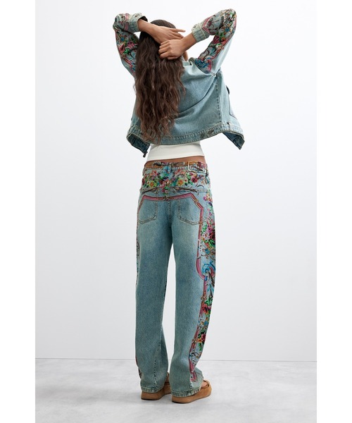 Desigual(デシグアル)の「フラワープリント バルーンデニムパンツ【2026-2027年秋冬新作】(デニムパンツ・レディース・ブルー・44/34)」の2枚目の写真