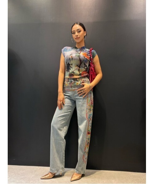 Desigual(デシグアル)の「フラワープリント バルーンデニムパンツ【2026-2027年秋冬新作】(デニムパンツ・レディース・ブルー・44/34)」の4枚目の写真