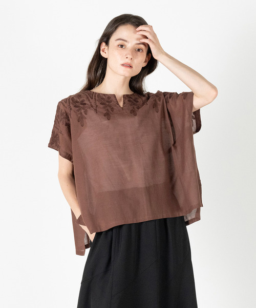 MELROSE claire(メルローズ クレール)の「【ドライボイル刺しゅうブラウス】(シャツ/ブラウス・レディース・オフホワイト/ブラック/ネイビー/ブラウン・FREE)」の3枚目の写真