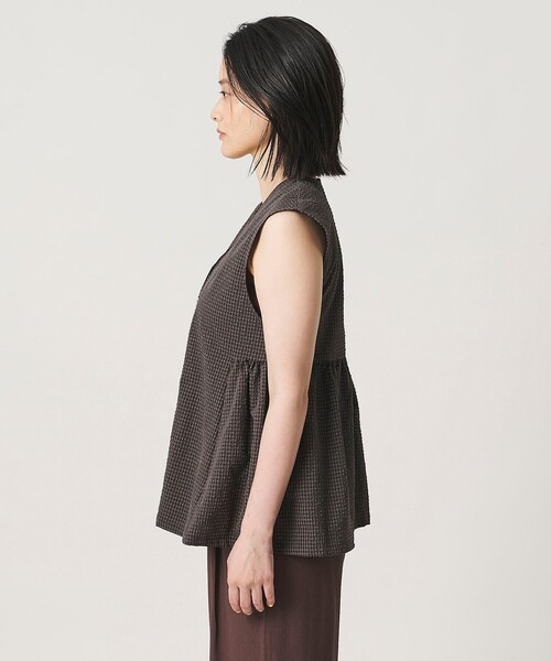A DAY IN THE LIFE UNITED ARROWS（アデイインザライフユナイテッドアローズ）の「サッカー ペプラム ジップベスト ＜A DAY IN THE LIFE＞（Tシャツ/カットソー・レディース・ダークブラウン/ネイビー/ブラック・FREE）」の7枚目の写真