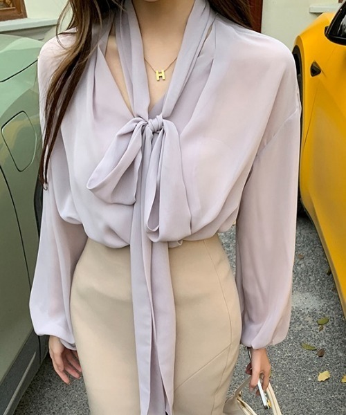 LUCPY(ラクピー)の「リボンタイボリュームスリーブブラウス(シャツ/ブラウス・レディース・パープル・SMALL/LARGE/MEDIUM)」の2枚目の写真