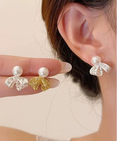 LA VORAGINE(ラ ヴォラジネ)の「銀メッキエコパール付きレースリボンピアス アレルギー対応(ピアス(両耳用)・レディース・GOLD/Silver・FREE)」の3枚目の写真