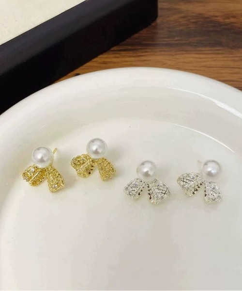LA VORAGINE(ラ ヴォラジネ)の「銀メッキエコパール付きレースリボンピアス アレルギー対応(ピアス(両耳用)・レディース・GOLD/Silver・FREE)」の5枚目の写真