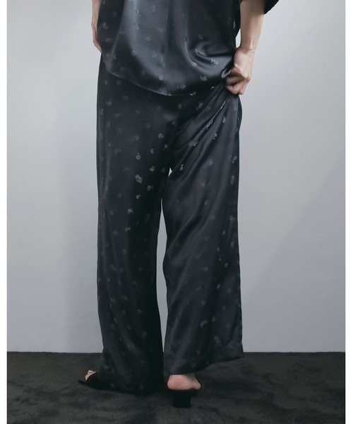 anuke（アンヌーク）の「Flower Jacquard Roughpants（その他パンツ・レディース・ブラウン/チャコールグレー・36inch/38inch）」の4枚目の写真