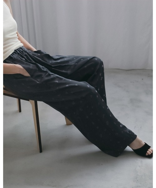anuke（アンヌーク）の「Flower Jacquard Roughpants（その他パンツ・レディース・ブラウン/チャコールグレー・36inch/38inch）」の5枚目の写真
