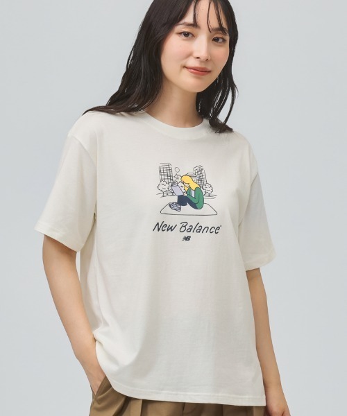 NEW BALANCE（ニューバランス）の「【別注】New Balance ニューバランス Reading In Park T-Shirt 限定コラボ（Tシャツ/カットソー・レディース・アイボリー/ブラウン・XL/M/L/S）」の2枚目の写真