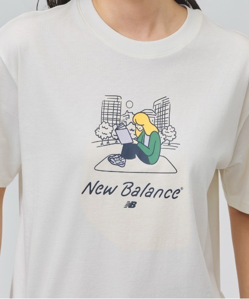 NEW BALANCE（ニューバランス）の「【別注】New Balance ニューバランス Reading In Park T-Shirt 限定コラボ（Tシャツ/カットソー・レディース・アイボリー/ブラウン・XL/M/L/S）」の4枚目の写真