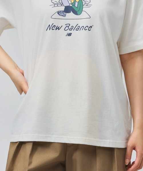 NEW BALANCE（ニューバランス）の「【別注】New Balance ニューバランス Reading In Park T-Shirt 限定コラボ（Tシャツ/カットソー・レディース・アイボリー/ブラウン・XL/M/L/S）」の7枚目の写真