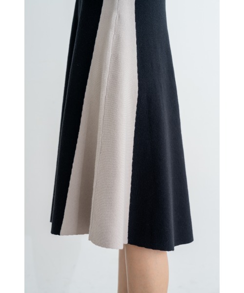 M.deux（エムドゥ）の「バイカラー2wayフレアニットワンピース（ワンピース・レディース・ブラック系その他・SMALL/MEDIUM/LARGE）」の10枚目の写真