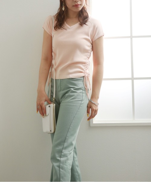 JOCOSA（ジョコサ）の「Vネック サイドドロストデザイン ニットトップス（ニット/セーター・レディース・ピンク/ストライプ/ベージュ/ブラック・FREE）」の5枚目の写真