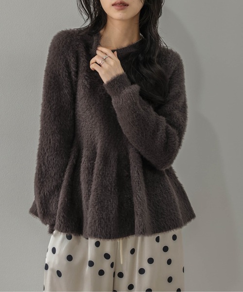 La-gemme(ラジェム)の「フェザーニット ペプラムトップス/メリハリシルエット(その他トップス・レディース・ブラウン/ブラック/グレイッシュベージュ/ダークグレー・フリー)」の3枚目の写真