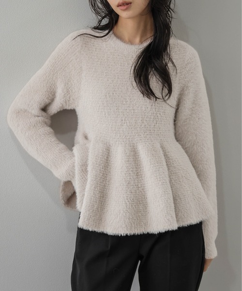 La-gemme(ラジェム)の「フェザーニット ペプラムトップス/メリハリシルエット(その他トップス・レディース・ブラウン/ブラック/グレイッシュベージュ/ダークグレー・フリー)」の4枚目の写真
