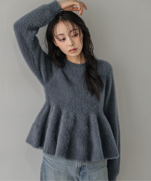 La-gemme(ラジェム)の「フェザーニット ペプラムトップス/メリハリシルエット(その他トップス・レディース・ブラウン/ブラック/グレイッシュベージュ/ダークグレー・フリー)」の2枚目の写真