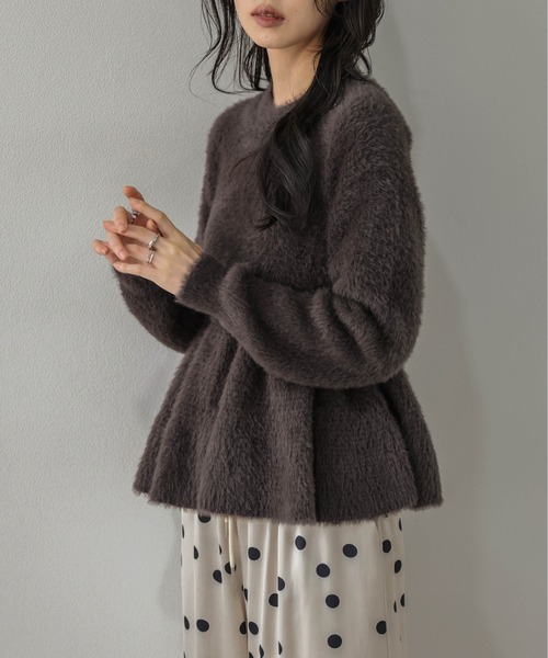La-gemme(ラジェム)の「フェザーニット ペプラムトップス/メリハリシルエット(その他トップス・レディース・ブラウン/ブラック/グレイッシュベージュ/ダークグレー・フリー)」の15枚目の写真