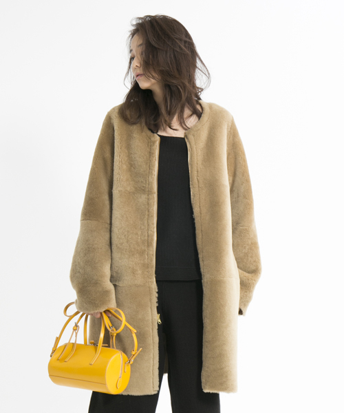 ELFORBR（エルフォーブル）の「ムートンリバーシブルノーカラーコート  