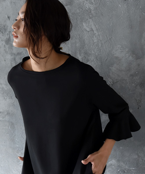 amorous insense（アモラスインセンス）の「袖フリルデザインワンピース（ワンピース・レディース・ブラック/グリーン・MEDIUM）」の4枚目の写真