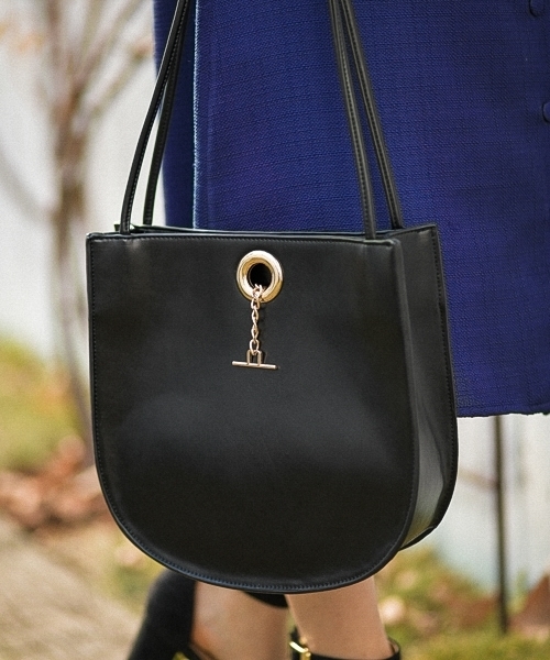 Andemiu(アンデミュウ)の「チェーンラウンドショルダー788204(ショルダーバッグ・レディース・ブラック/イエロー・FREE)」の2枚目の写真