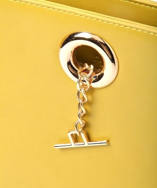 Andemiu(アンデミュウ)の「チェーンラウンドショルダー788204(ショルダーバッグ・レディース・ブラック/イエロー・FREE)」の8枚目の写真