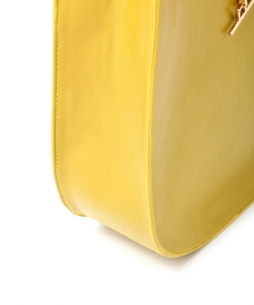 Andemiu(アンデミュウ)の「チェーンラウンドショルダー788204(ショルダーバッグ・レディース・ブラック/イエロー・FREE)」の9枚目の写真