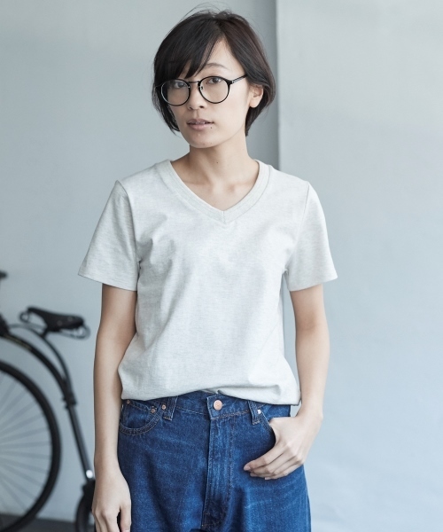 AMERICAN HOLIC(アメリカンホリック)の「Vネックベーシック半袖プルオーバー(Tシャツ/カットソー・レディース・オフホワイト/チャコールグレー/ブラック/キナリ/カーキ/グレー系その他・L/M)」の3枚目の写真
