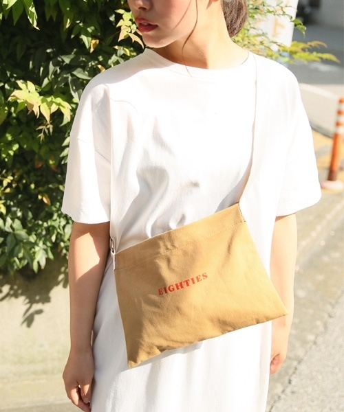 LOWRYS FARM（ローリーズファーム）の「キャンバスショルダー  796064（ショルダーバッグ・レディース・ブラック/ベージュ/アイボリー/ブルー・FREE）」の4枚目の写真