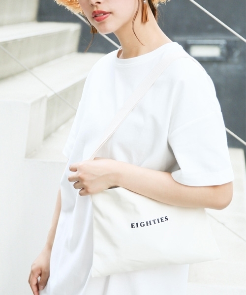 LOWRYS FARM（ローリーズファーム）の「キャンバスショルダー  796064（ショルダーバッグ・レディース・ブラック/ベージュ/アイボリー/ブルー・FREE）」の2枚目の写真