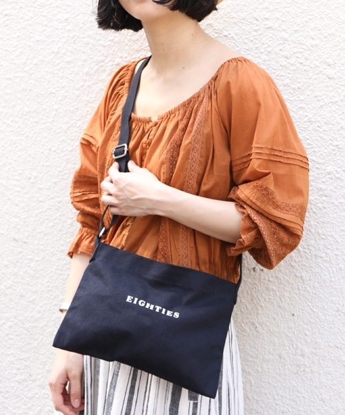 LOWRYS FARM（ローリーズファーム）の「キャンバスショルダー  796064（ショルダーバッグ・レディース・ブラック/ベージュ/アイボリー/ブルー・FREE）」の3枚目の写真