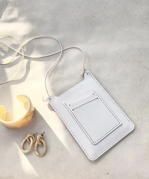 TODAYFUL（トゥデイフル）の「カウレザーポシェット（ハンドバッグ・レディース・ホワイト/ブラック/ベージュ系その他・FREE）」の3枚目の写真