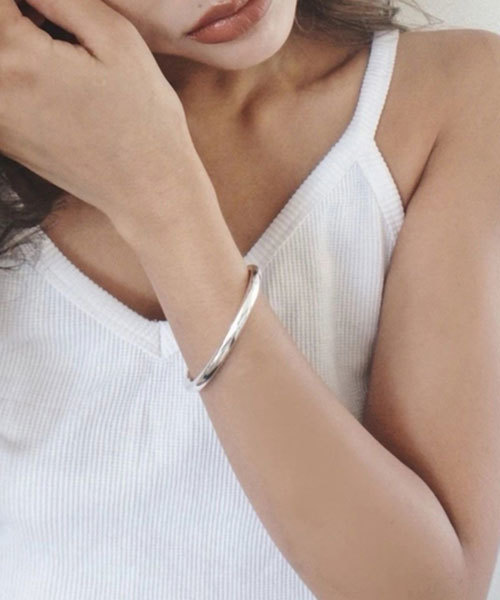 TRUNC(トランクエイティーエイト)の「Simple Bracelet(ブレスレット・レディース・シルバー/ゴールド・FREE)」の1枚目の写真