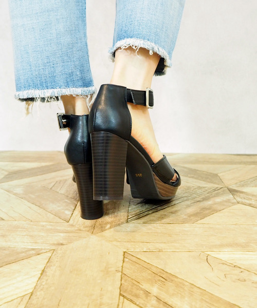 byあしながおじさん（バイアシナガオジサン）の「〈 byあしながおじさん 〉　アンクルベルトサンダル（サンダル・レディース・ホワイト/ブラック/ベージュ・LL/S/M/L）」の7枚目の写真