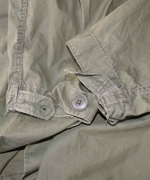 VINTAGE(ヴィンテージ)の「【ヴィンテージ古着】80's ミリタリー M-65 モッズパーカー(モッズコート・メンズ・カーキ・MEDIUM)」の4枚目の写真