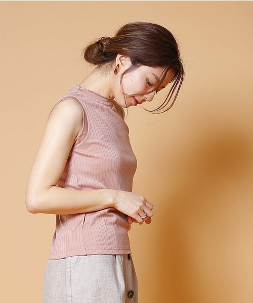 WHYTO.(ホワイト)の「「WHYTO. / ホワイト」シルク混バックレースアップノースリーブリブニット(Tシャツ/カットソー・レディース・ブラック/オフホワイト/ピンクベージュ/グレイッシュベージュ/ダークオレンジ・38/36)」の4枚目の写真