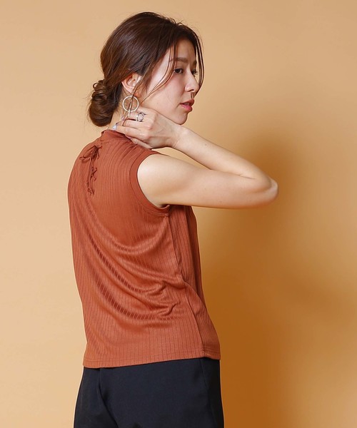 WHYTO.(ホワイト)の「「WHYTO. / ホワイト」シルク混バックレースアップノースリーブリブニット(Tシャツ/カットソー・レディース・ブラック/オフホワイト/ピンクベージュ/グレイッシュベージュ/ダークオレンジ・38/36)」の18枚目の写真
