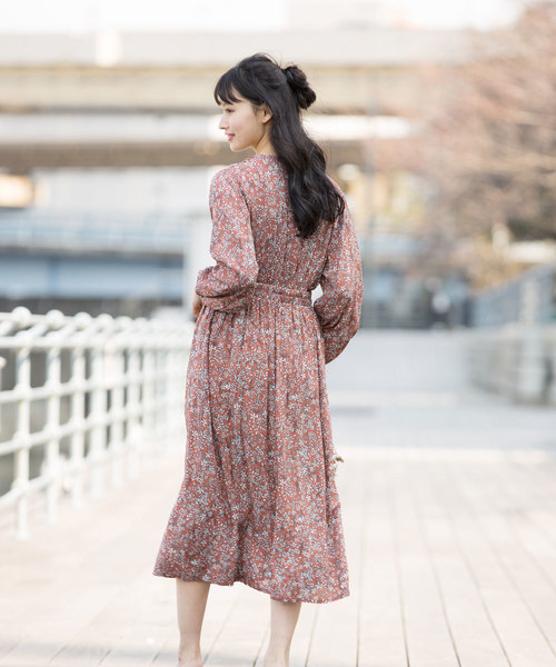 Luz Llena（ラズレナ）の「花柄カシュクールワンピース（ワンピース・レディース・イエロー/オレンジ/ブルー・MEDIUM）」の12枚目の写真