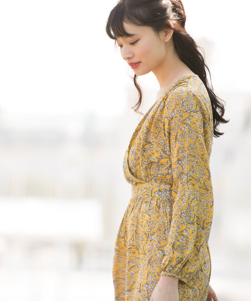 Luz Llena（ラズレナ）の「花柄カシュクールワンピース（ワンピース・レディース・イエロー/オレンジ/ブルー・MEDIUM）」の9枚目の写真