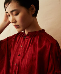 suzuki takayuki（スズキタカユキ）の「puff-sleeve blouse