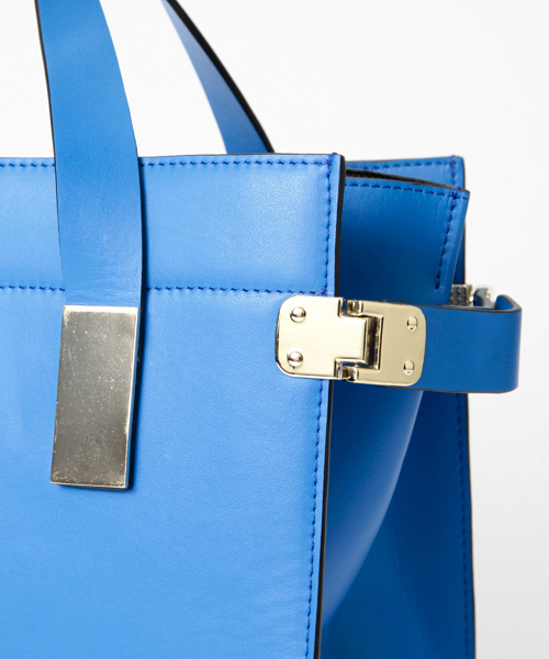 Ray BEAMS（レイビームス）の「Hashibami / 2WAY ボックス トートバッグ（トートバッグ・レディース・ブラック/ブルー・ONE SIZE）」の7枚目の写真