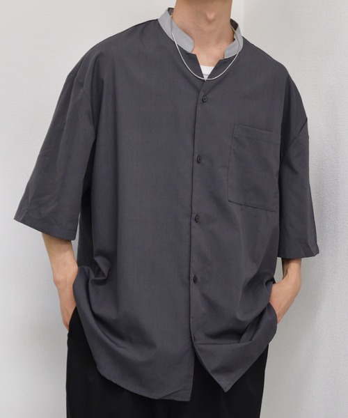 kutir(クティール)の「襟配色変形バンドカラーシャツ(シャツ/ブラウス・メンズ・チャコールグレー/ベージュ/サックスブルー・MEDIUM/LARGE)」の2枚目の写真